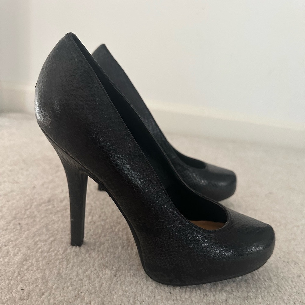 Women’s shoes/ pump Adriamo Acrimson size 7M Black